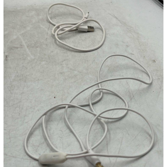 Ariana Grande Brookstone Limited Edition Cat Ear Headphones - Picture 4 of 13